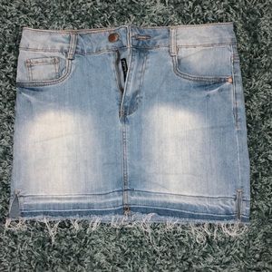 Dollhouse Light wash denim skirt